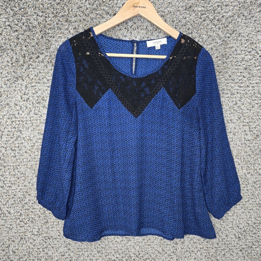 UMGEE Top Womens Medium Blue Scoop Neck Lace Accent Keyole Button Blouse